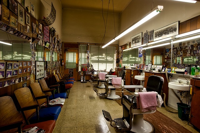 Akcesoria fryzjerskie – stoliki fryzjerskie, infrazony stojące, infrazony wiszące,