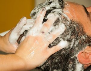 Myjnie fryzjerskie z masażem – jak wybierać?
